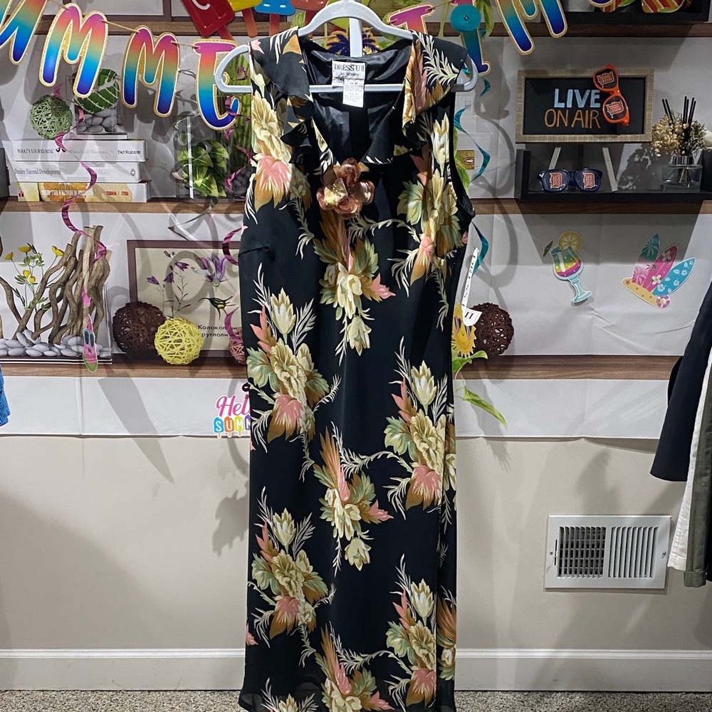Tropical Floral Sleeveless Maxi Dress size 20 but measures 24 Ptp xl or 1 X.